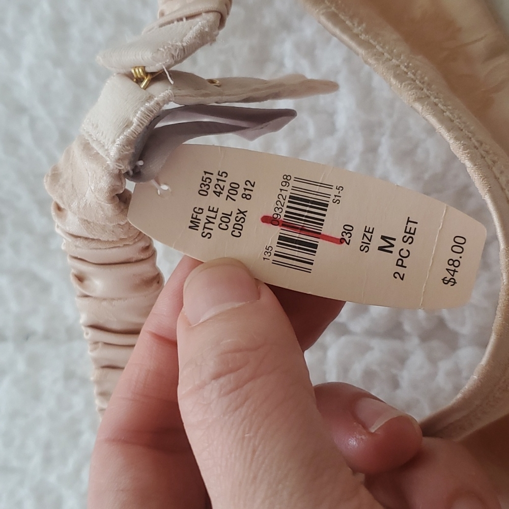 Victoria's Secret Beige/Cream Garter Belt Bundle - Picture 11 of 17